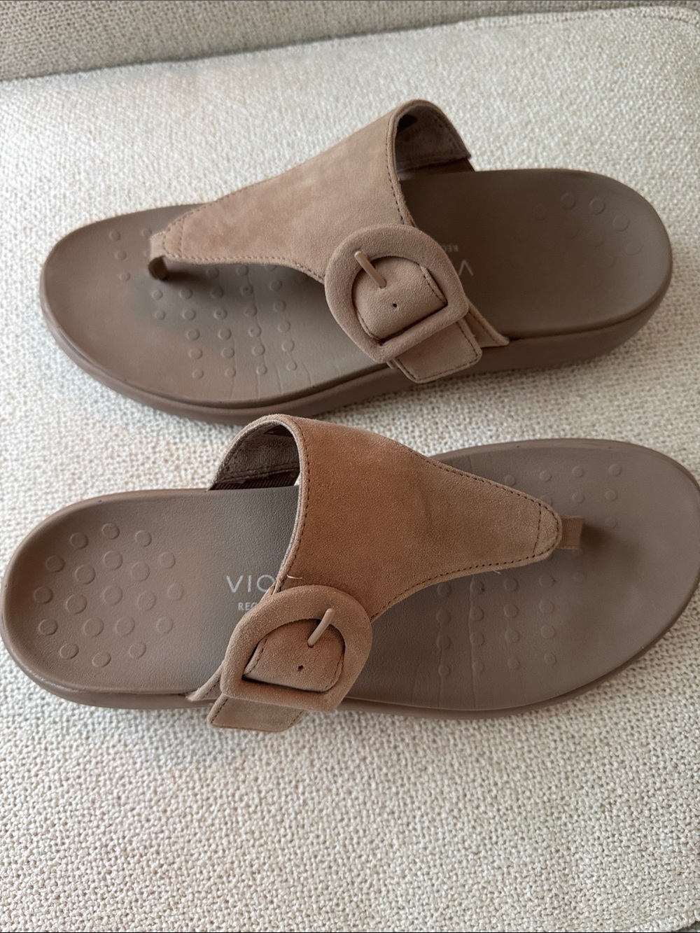 🍁Comfy Vionic Flip Flops🍁 - Picture 5 of 8